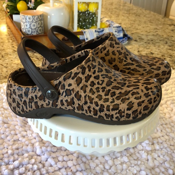 anywear leopard clogs
